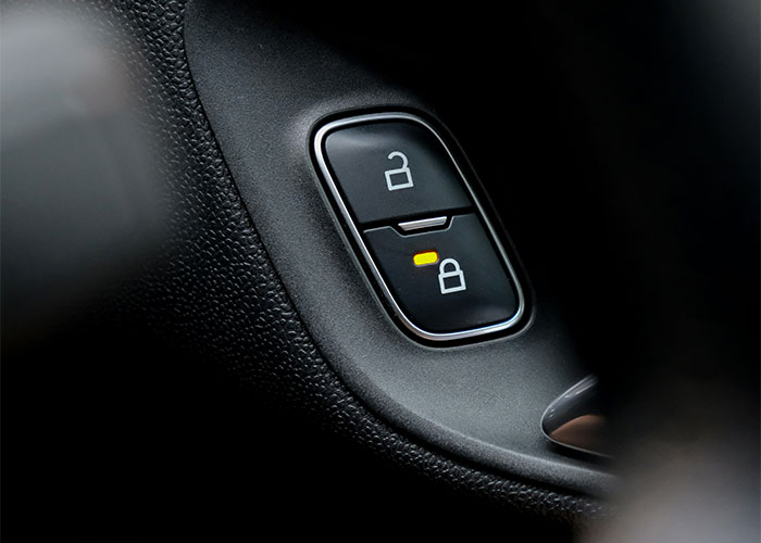 “Never Ask For A Quiet Room”: 45 Everyday Safety Tips Women Swear By For Navigating The World