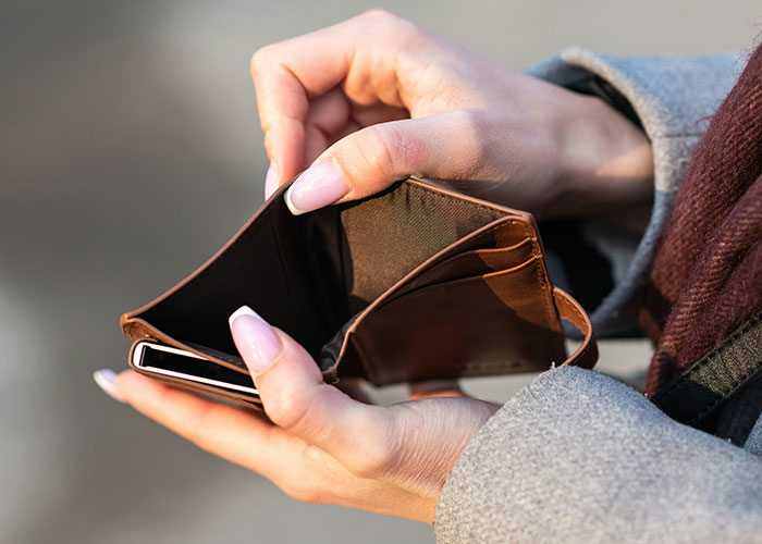 “Never Ask For A Quiet Room”: 45 Everyday Safety Tips Women Swear By For Navigating The World