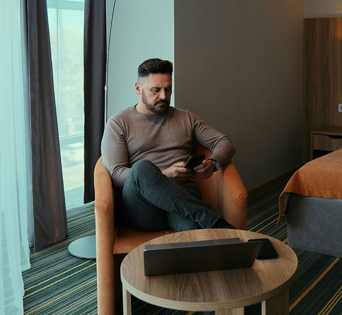 40 Infidelity Signs That People Missed: “Maybe I'm Just Being Paranoid”