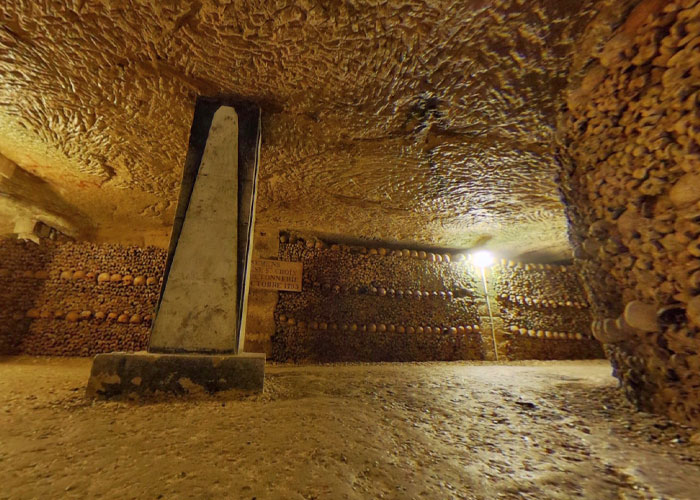 Underground chamber filled with human skulls and bones, a weird thing on Google Earth that will make you question reality.