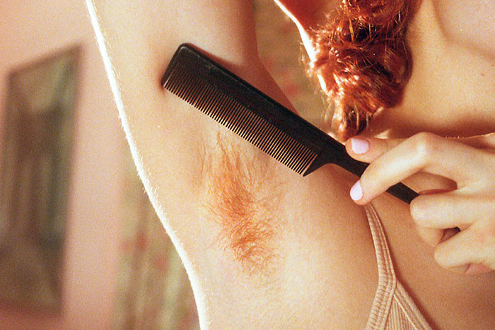 &ldquo;A Boy Or A Girl?&rdquo;: Woman Shows What A Woman&rsquo;s Face Actually Looks Like After Letting Her Hair Grow