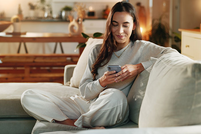 &ldquo;A Boy Or A Girl?&rdquo;: Woman Shows What A Woman&rsquo;s Face Actually Looks Like After Letting Her Hair Grow
