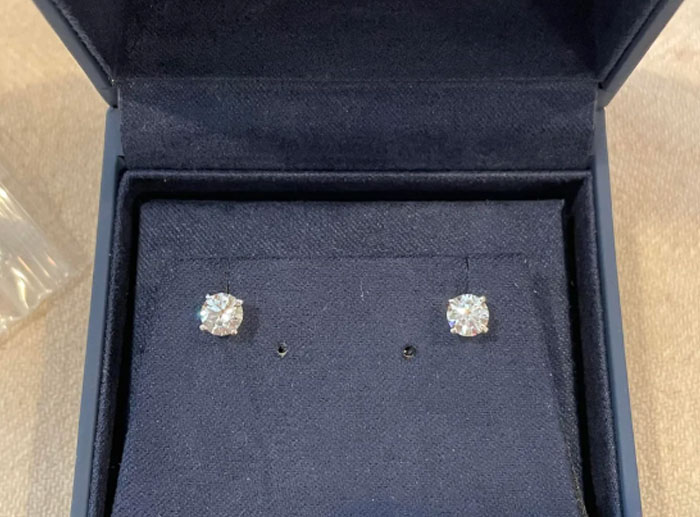 Someone Asks People To Share The Worst Gift They’ve Been Given And 50 Absolutely Don’t Hold Back