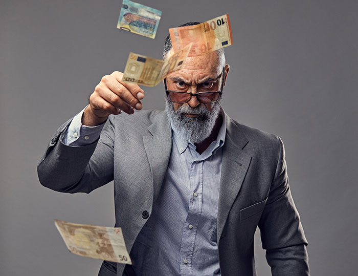 Man Removes Every Update He Made Before Moving Out After Being Accused Of Illegal Modifications