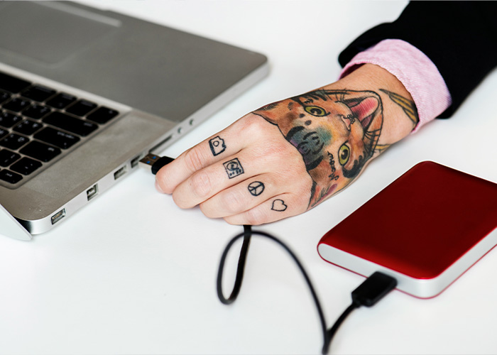 “Not Falling For Propaganda”: 40 People Swear By These Outdated Things They Refuse To Stop Using