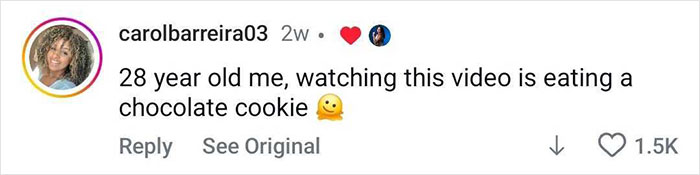 Social media comment from user carolbarreira03 about watching a video while eating a chocolate cookie.