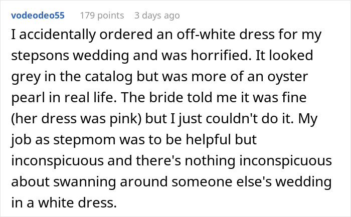 Comment about groom&rsquo;s mom showing up in wedding dress, disrupting couple&rsquo;s big day with more sleeves.