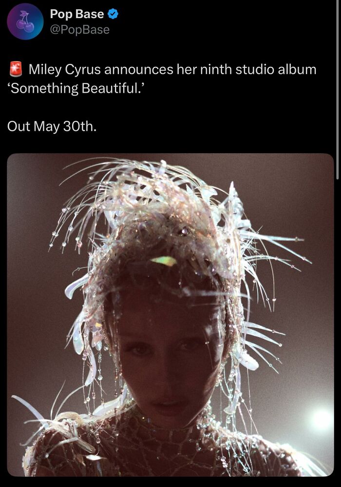 FB group connecting people who don’t fully relate to Millennials or Gen Z through shared experiences and 90 unique pics