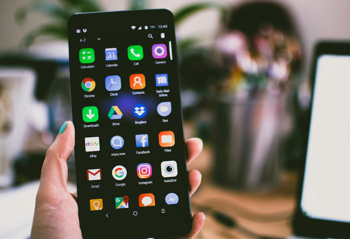 Smartphone screen showing social media and communication apps, highlighting toxic dating trends on mobile devices.