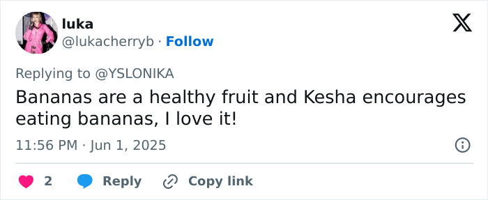 Tweet by user luka expressing support for Kesha encouraging eating bananas with a positive comment about healthy fruit.