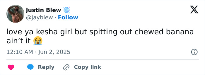 Screenshot of a tweet reacting to Kesha&rsquo;s x-rated act involving a banana at the Mighty Hoopla music festival.