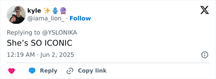 Twitter reply from user kyle praising a performance, mentioning Kesha and a controversial act involving a banana at Mighty Hoopla.