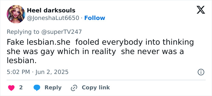 Tweet criticizing JoJo Siwa after revealing she’s not lesbian, sparking controversy and major record label dropping her. Tweet criticizing JoJo Siwa after revealing she’s not lesbian, sparking controversy and major record label dropping her.