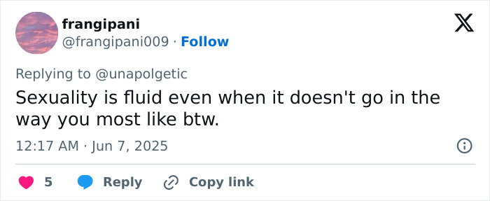 A tweet discussing sexuality fluidity amid the trend of famous lesbians getting boyfriends this year.