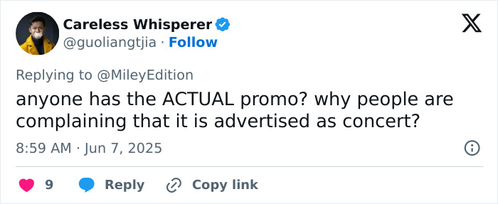 Screenshot of a Twitter reply discussing Miley Cyrus booed by fans expecting a concert at her video premiere.