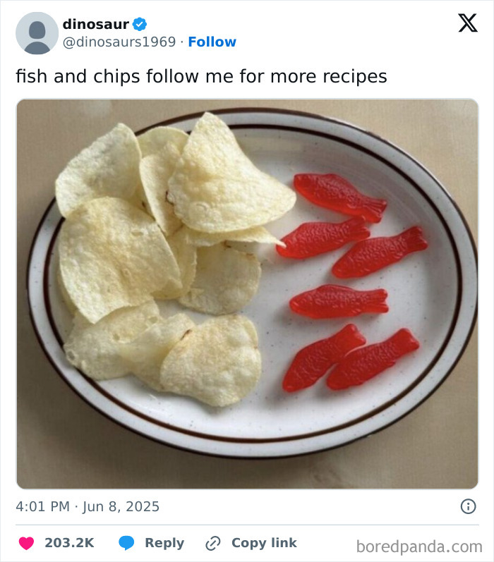 Funny tweet showing a plate with potato chips and red gummy fish, part of the best tweets that c*****d people up this June.