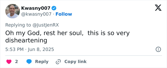 Screenshot of a tweet expressing sorrow over a 19-year-old who passed away after trying the dusting challenge.