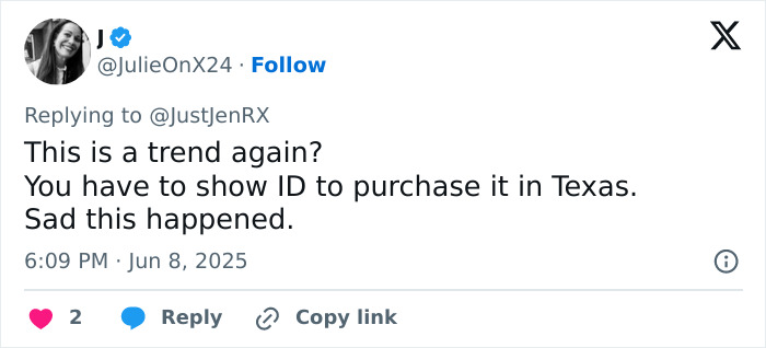 Screenshot of a tweet expressing concern about the dusting challenge after a 19-year-old passed away.