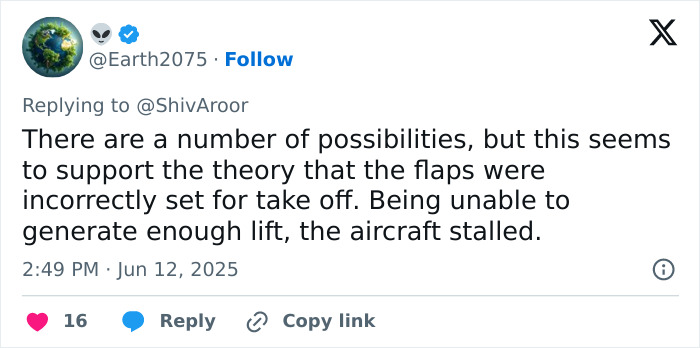 Tweet discussing possible causes of plane crash, mentioning incorrectly set flaps causing stalled aircraft during takeoff.