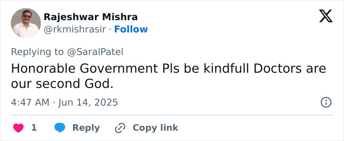 Screenshot of a tweet urging kindness to doctors amid young medical students sharing gut-wrenching stories.