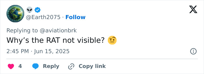 A Twitter reply questioning why the RAT is not visible in the Air India plane clip before the crash.