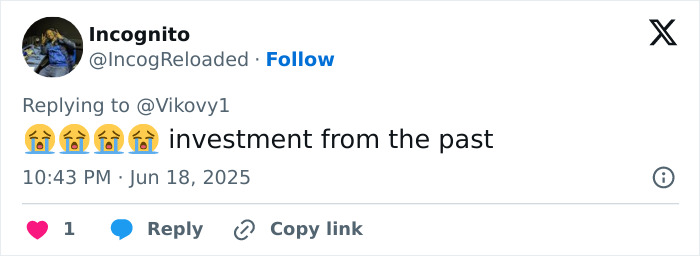 Screenshot of a tweet showing fans finding an old comment responding to a woman's thirst trap post.
