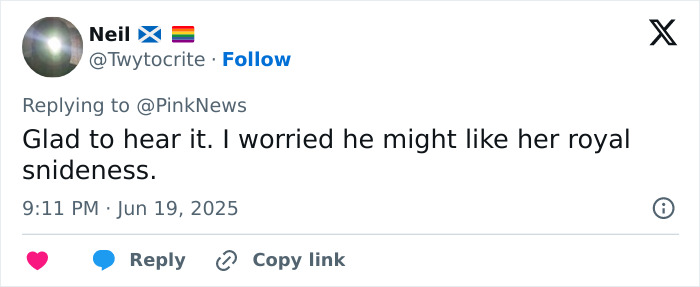 Tweet by Neil expressing opinion on Stephen Fry's brutal takedown of J.K. Rowling with a critical tone.