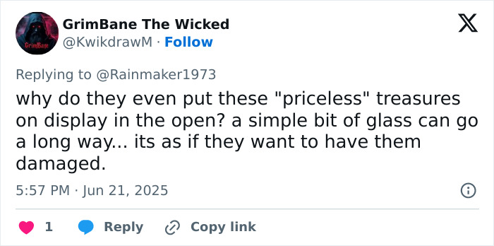 Tweet discussing concern over lack of protective glass for priceless 18th century painting damaged by tourist selfie in Italy.