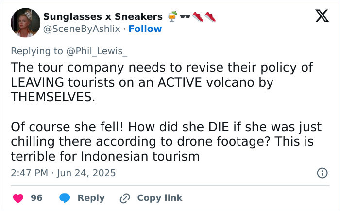 Social media post criticizing volcano tour company for abandoning tourists, raising concerns about safety and Indonesian tourism. Social media post criticizing volcano tour company for abandoning tourists, raising concerns about safety and Indonesian tourism.