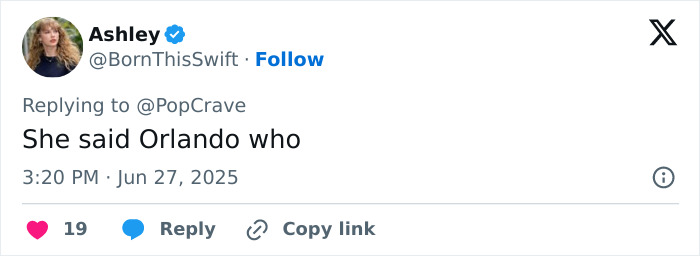 Tweet from Ashley replying to PopCrave with a message about Orlando Bloom after Katy Perry breakup news.