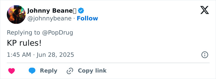 Screenshot of a tweet praising Katy Perry following her telling message after breakup with Orlando Bloom.