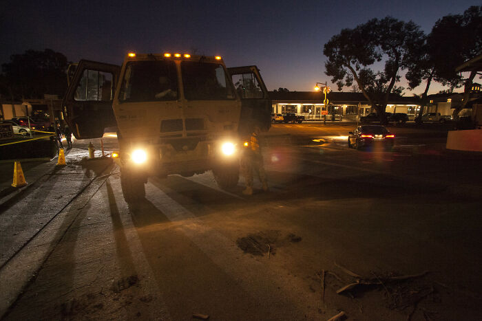 Truck Drivers Shared 35 Of Their Most Memorable Incidents While On The Road