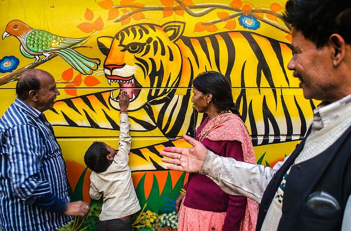 Chasing Colors - The Soul Of Street Photography