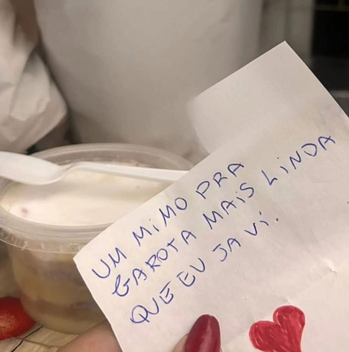 Handwritten note attached to a cake gifted by a supposed secret admirer before teen loses her life after eating it.