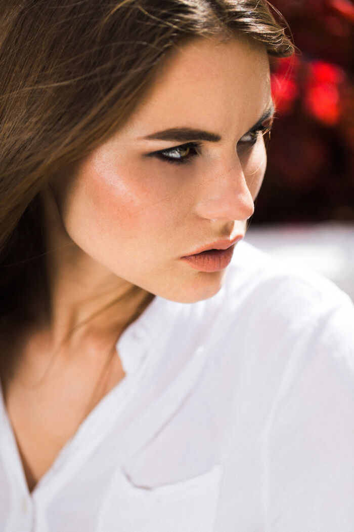 Women Share 50 “Unhinged” Tricks That Actually Keep Them Safe