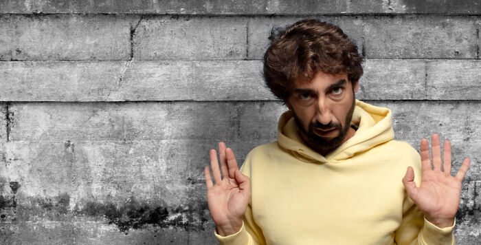 Women Share 50 “Unhinged” Tricks That Actually Keep Them Safe