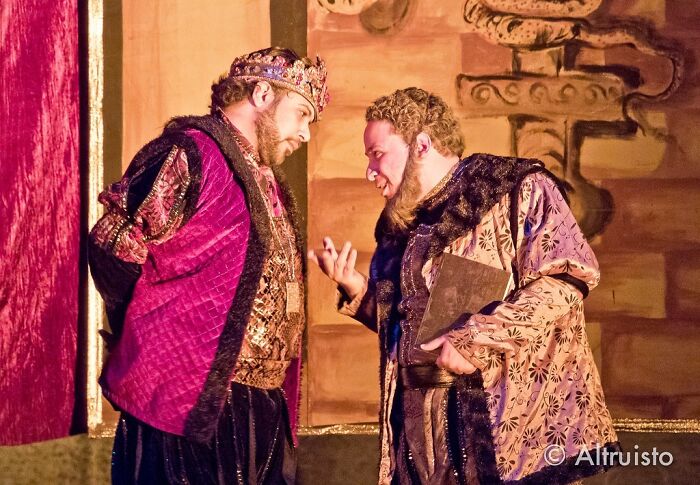 Two men in historical costumes reenacting a scene related to Da Vinci and wedding planning facts.