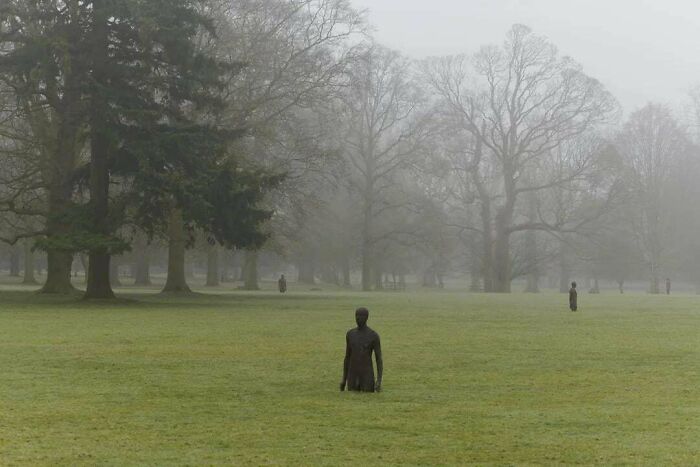 Una instalación de 100 estatuas de hierro fundido repartidas por el parque de Houghton Hall