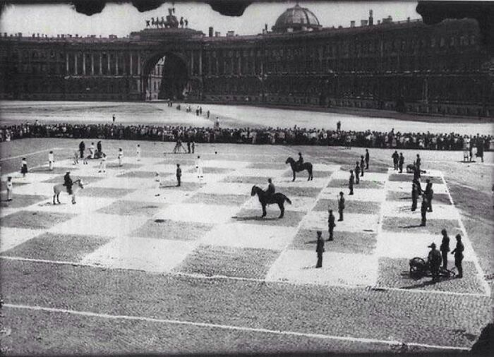 Massive outdoor chess game with people and riders on horses, showcasing fascinating content and interesting facts from history.