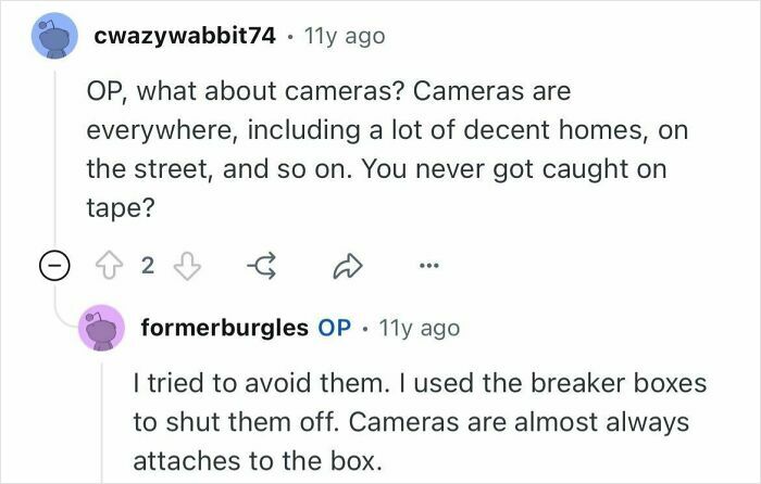 Reddit conversation discussing how former burglars chose targets and avoided getting caught by security cameras.
