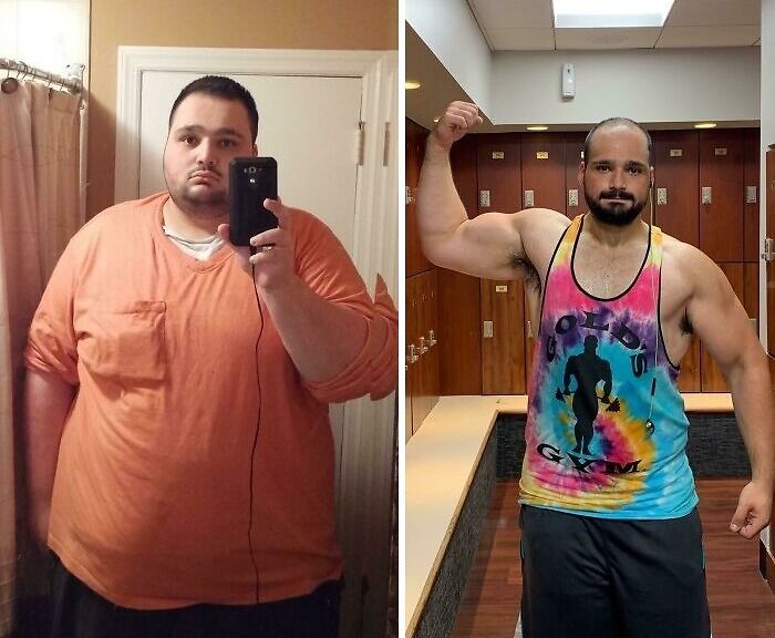 Hombre mostrando transformación increíble de peso y musculatura con cambio físico notable en gimnasio y baño.