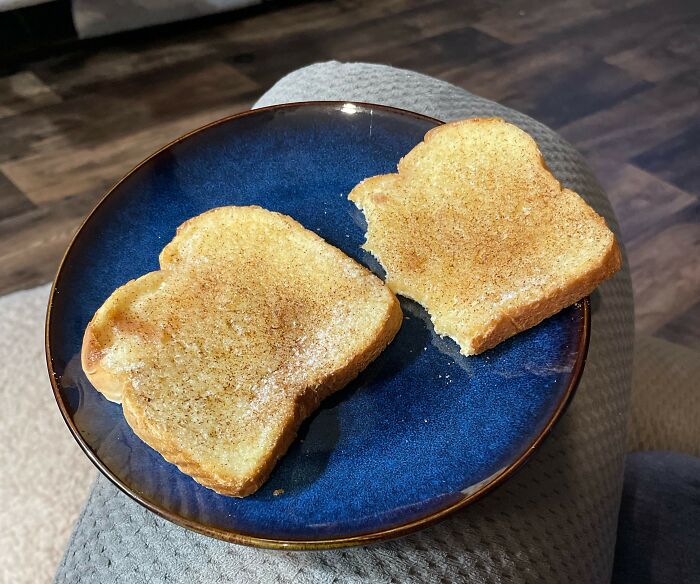 Two slices of toast on a blue plate showing a habit related to poor people even if grossly rich.