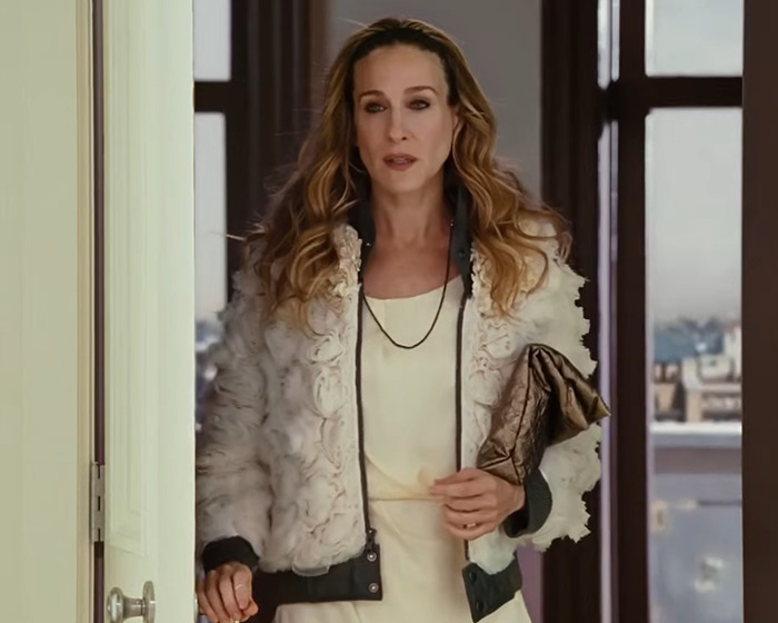 90s star in stylish outfit revealing harsh comments received while filming TV show that made her a fashion icon