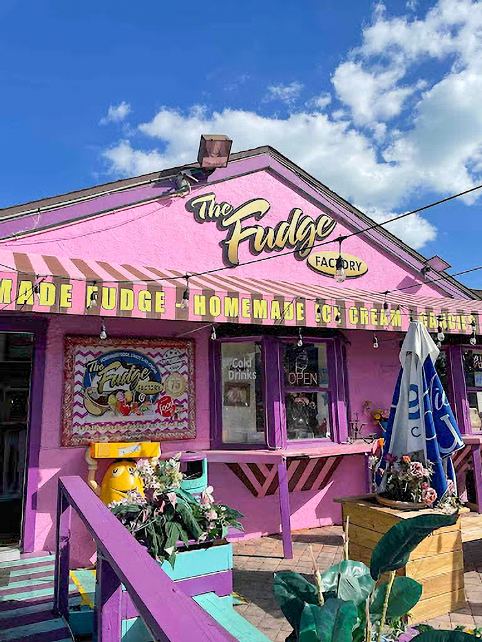 Colorful pink building of The Fudge Factory at Siesta Key, a popular foodie destination near the #1 beach in the US. Colorful pink building of The Fudge Factory at Siesta Key, a popular foodie destination near the #1 beach in the US.