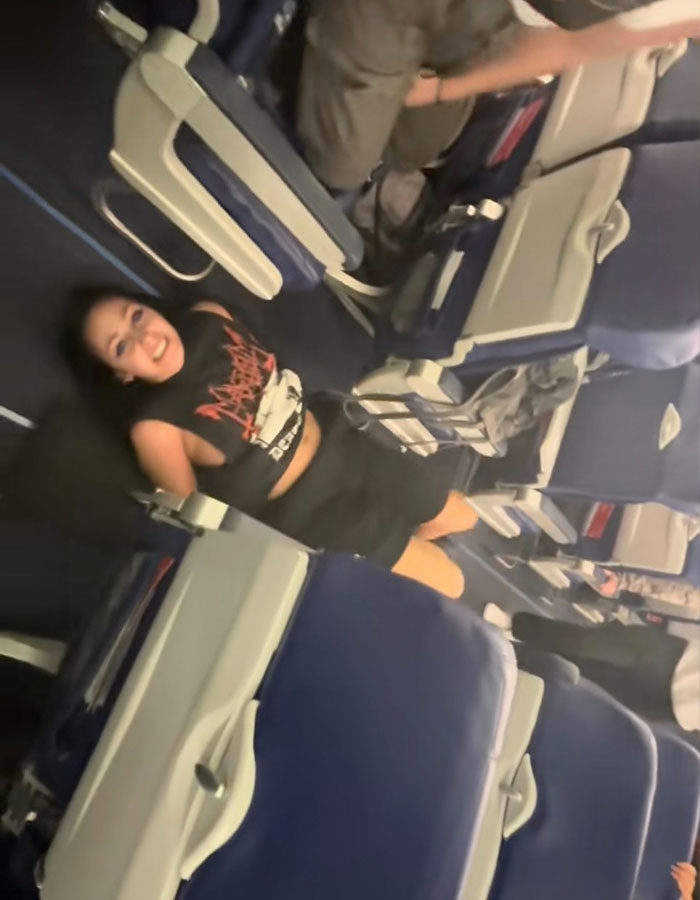 Woman Has Epic Meltdown On Plane After Being Forced To Sit Next To "Fat" Passenger