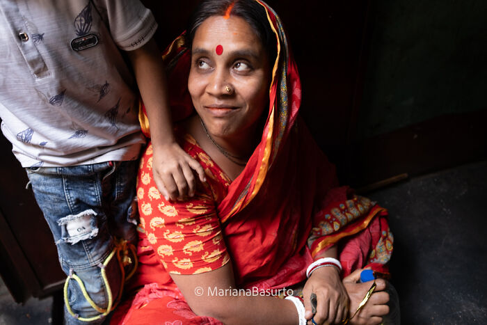Woman in traditional attire and child beside her, captured in a powerful photograph revealing unseen realities of our world.