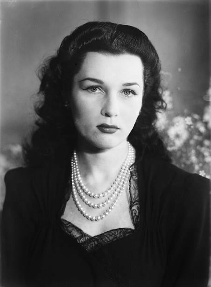 Black and white portrait of a famous historical woman wearing a pearl necklace, representing good looking famous names from history.