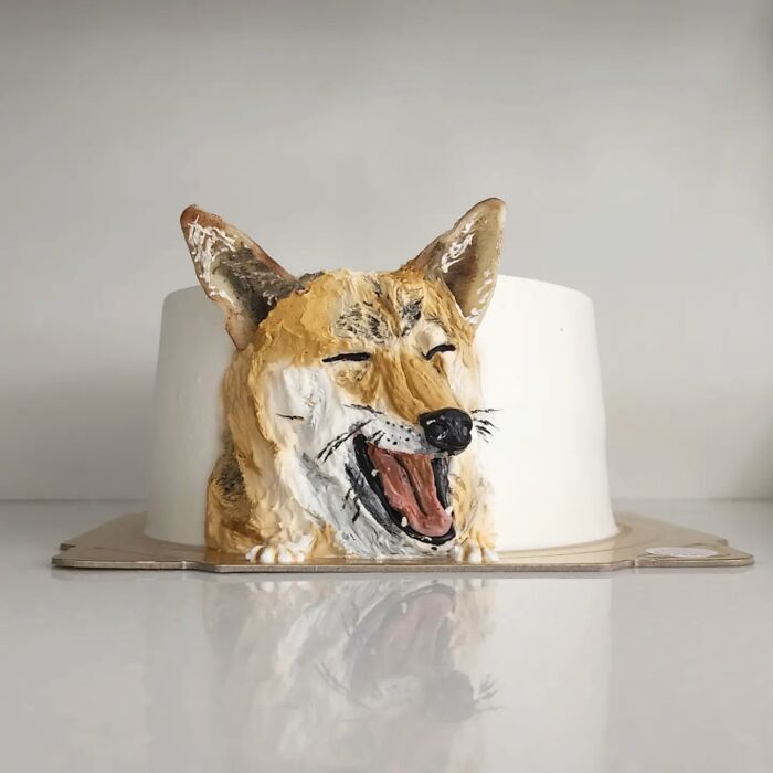 Pet-themed cake featuring a detailed, adorable dog face capturing the unique personality of the pet with artistic decoration.