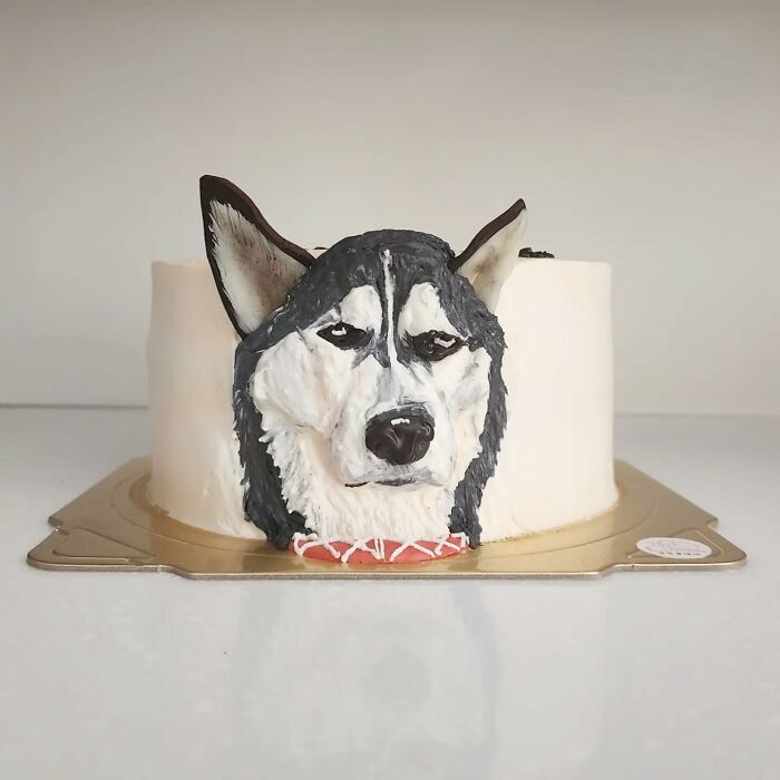 Cake featuring a detailed pet-themed Siberian Husky design by artist capturing unique personality in adorable style