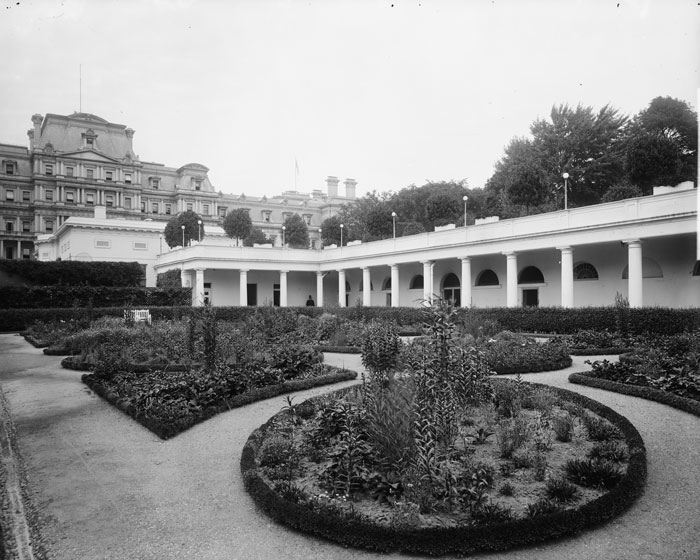 New Pics Show Rose Garden Bulldozed And Paved Over In Trump&rsquo;s White House Redesign